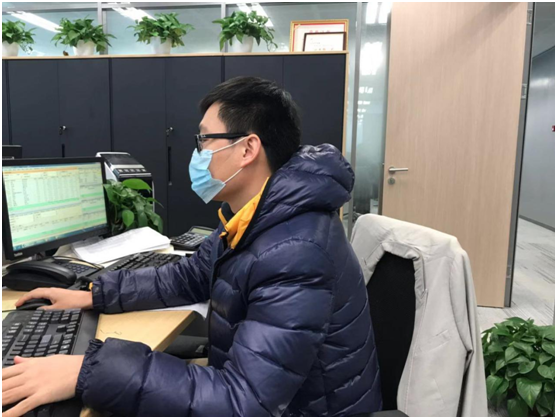 積極引導(dǎo)非現(xiàn)場(chǎng)業(yè)務(wù),切實(shí)保護(hù)投資者權(quán)益.jpg 積極引導(dǎo)非現(xiàn)場(chǎng)業(yè)務(wù),切實(shí)保護(hù)投資者權(quán)益.jpg